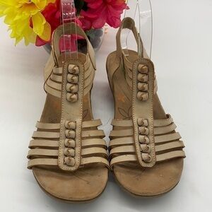 Baretraps light tan Leather Sandals - Sz 8. MCS0776E